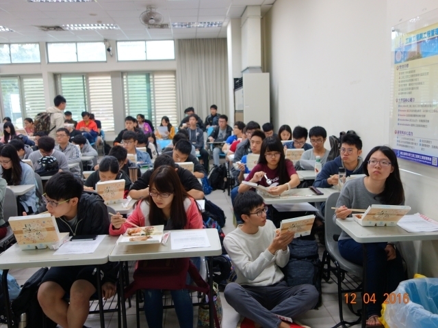 Students, participating the Briefing