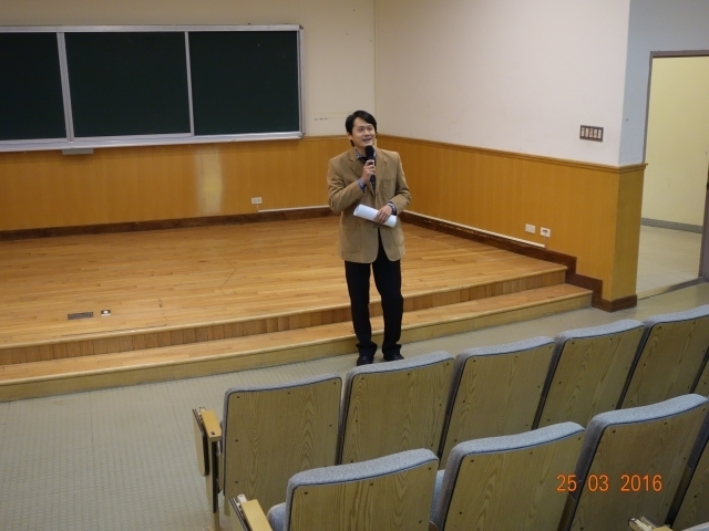 20160325-3-Moderator, Prof. Chen Hsueh-Shih of the Department of Materials Science and Engineering