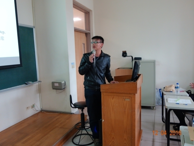 PIC. 2016/04/12. Yan Hong, the student from the Department of Materials Science and Engineering, sharing the experience about internship at GIGA SOLAR MATERIALS CORP.