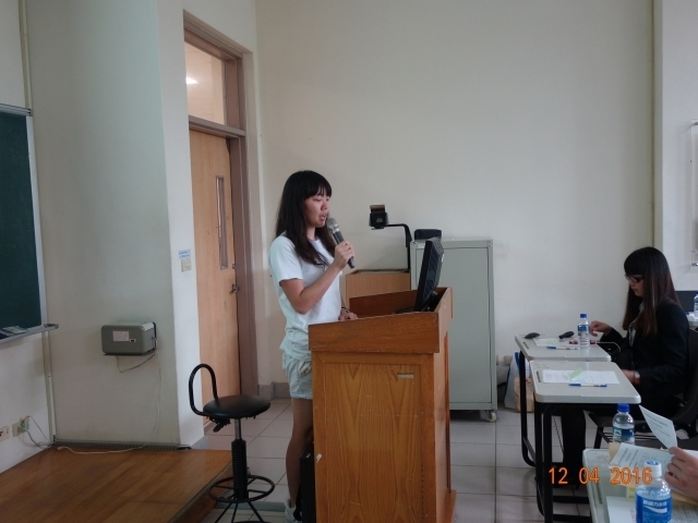 PIC. 2016/04/12. Zeng Yi-Qi, the student from the Department of Industrial Engineering and Engineering Management, sharing the experience about internship at ADATA.