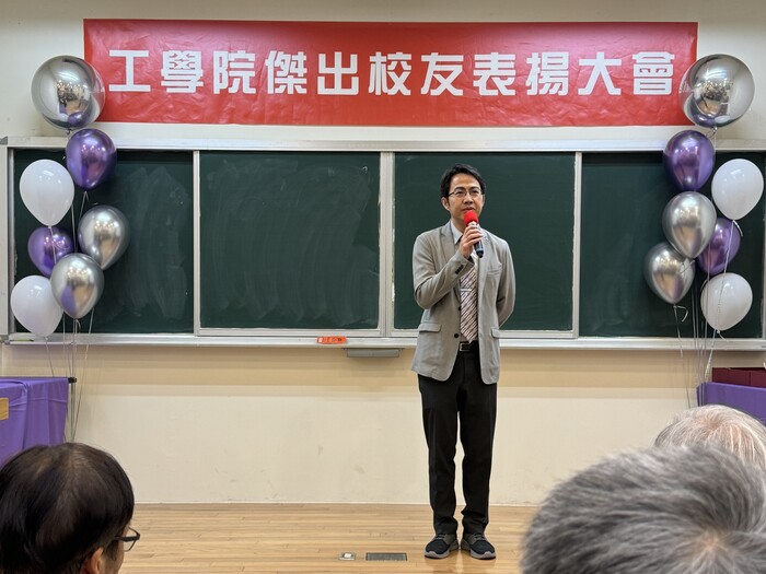 Prof. Chih-Yung HUANG, Chairman of the Department of Power Mechanical Engineering, introduces our dearest alumnus Mr. Wan-June MA.