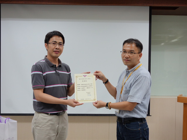 (Left) Prof. Huang, Chih-Yung and (Right) Section Manager Zeng from Green Energy Technology