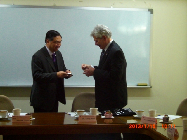 Jan 15, 2013 Dr. Terry Buss, Executive Director of Carnegie Mellon University Australia, Visiting College of EngineeringImage