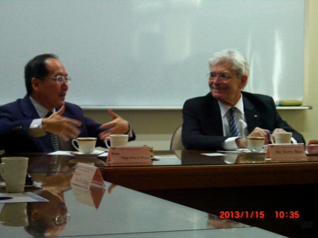 Jan 15, 2013 Dr. Terry Buss, Executive Director of Carnegie Mellon University Australia, Visiting College of EngineeringImage