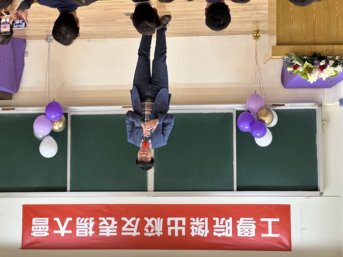 Prof. Chang-Chun LEE, Chairman of the Department of Power Mechanical Engineering, introduces our dearest alumnus Mr. Ying-Yuan CHEN.