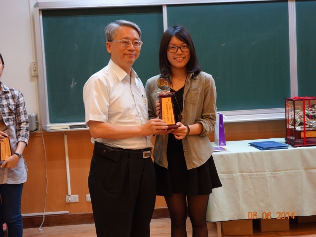 Chairman of Department of Industrial Engineering & Engineering Management,Ze-Meng Lin  and student, Photo 2