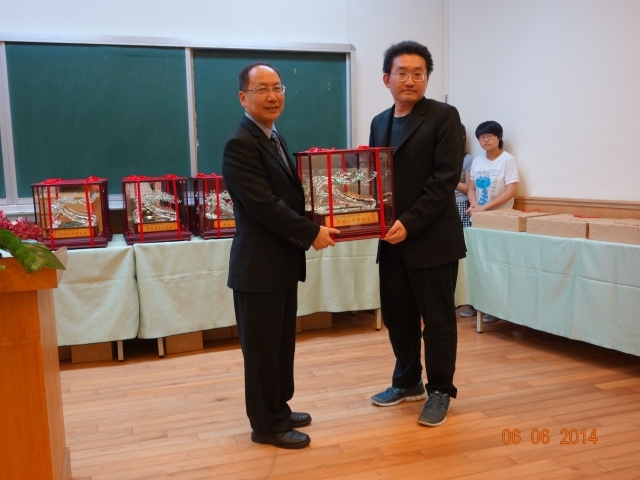 2014 CoE New Faculty Research Award: Prof. Chao-Min Cheng of Institute of Nanoengineering and Microsystems.