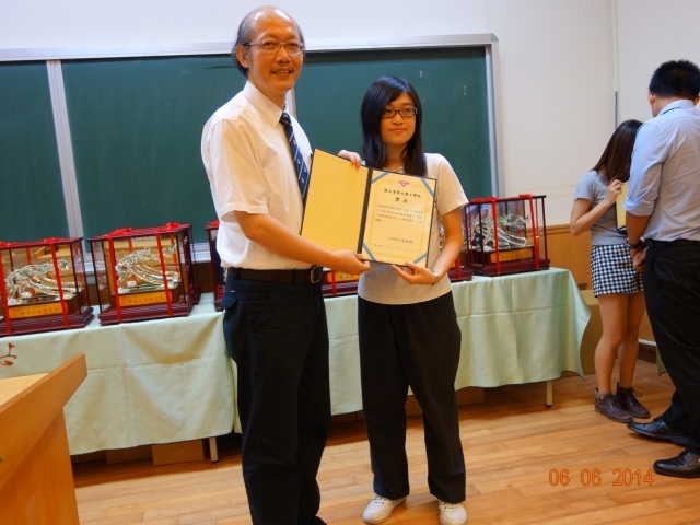 Vice Dean of College of Engineering, Shih-Yuan Lu and student
