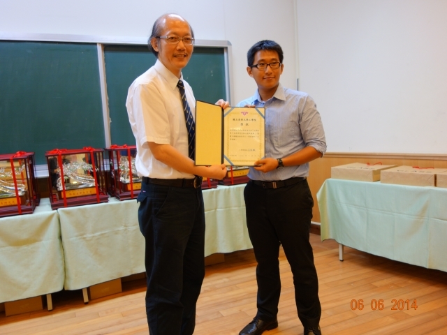 Vice Dean of College of Engineering, Shih-Yuan Lu and student