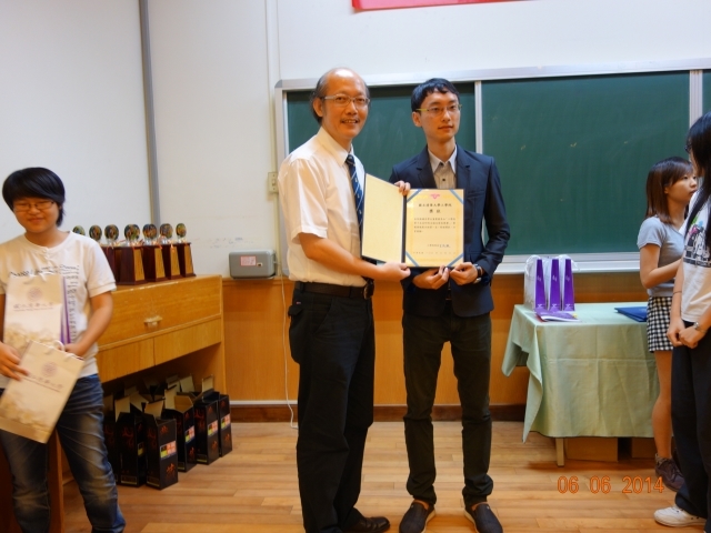 Vice Dean of College of Engineering, Shih-Yuan Lu and student