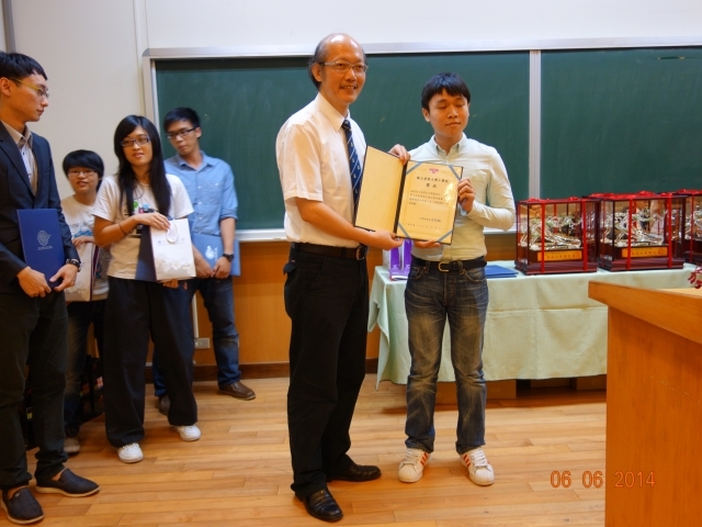 Vice Dean of College of Engineering, Shih-Yuan Lu and student