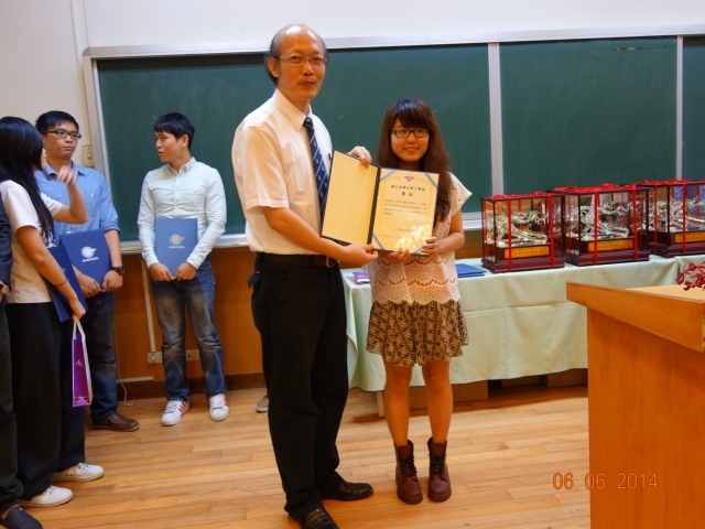 Vice Dean of College of Engineering, Shih-Yuan Lu and student