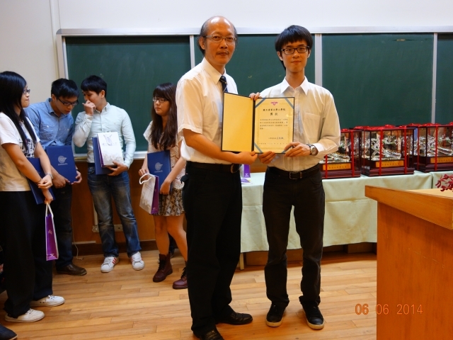 Vice Dean of College of Engineering, Shih-Yuan Lu and student