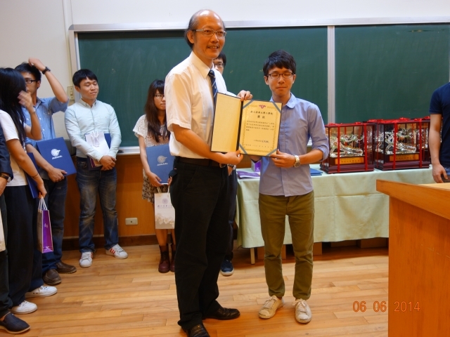 Vice Dean of College of Engineering, Shih-Yuan Lu and student