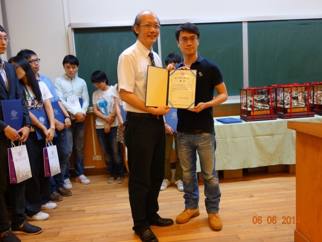 Vice Dean of College of Engineering, Shih-Yuan Lu and student