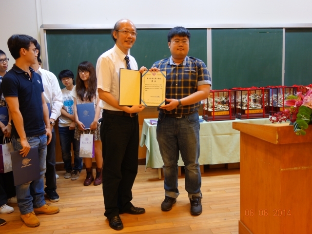 Vice Dean of College of Engineering, Shih-Yuan Lu and student