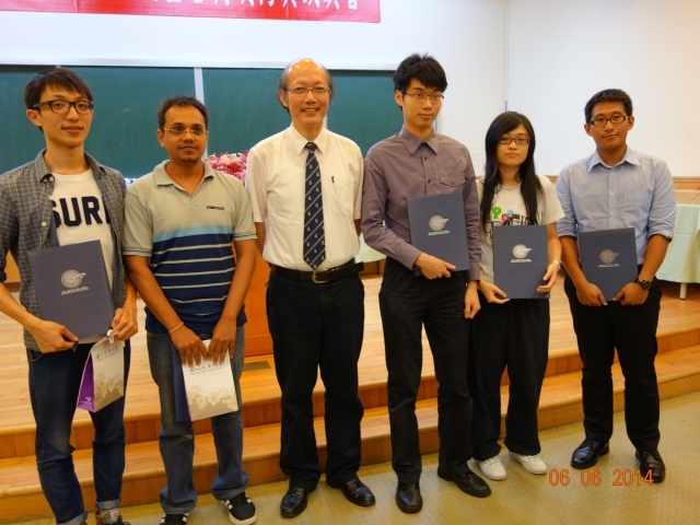 Vice Dean of College of Engineering, Shih-Yuan Lu and student