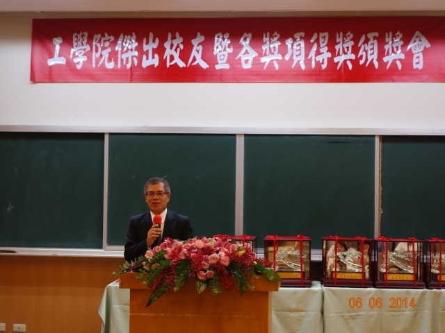 Alumni of Department of Material Science and Engineering, Bing-Nan Zeng gave a speech