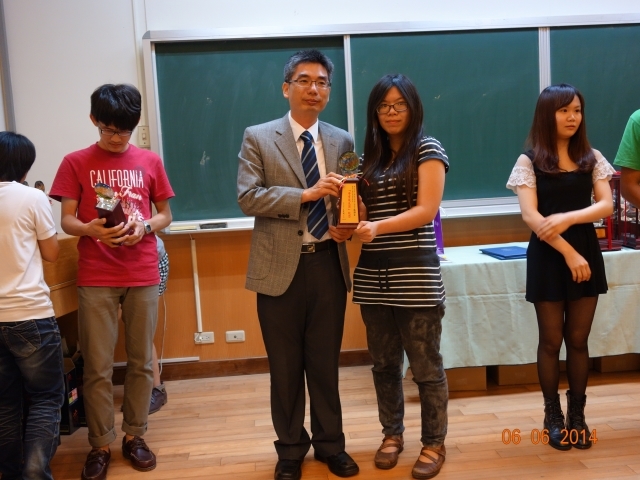 Chairman of Department of Materials Science and Engineering, Chih-Huang Lai and student