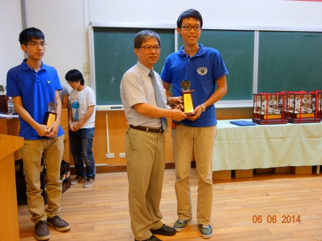 Chairman of Department of Power Mechanical Engineering, Chao-An Lin & student
