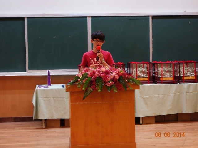 2014 CoE Outstanding Academic Performance Award: Undergraduate student of Department of Material Science and Engineering, Hao-zhi Jian gave a speech