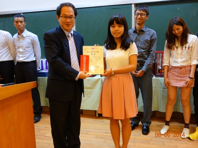 Prof. Cheng-Hsien Liu, Chief Excutive Officer of College of Engineering Industrial Liaison Program& students