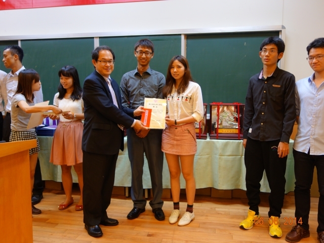 Prof. Cheng-Hsien Liu, Chief Excutive Officer of College of Engineering Industrial Liaison Program& students