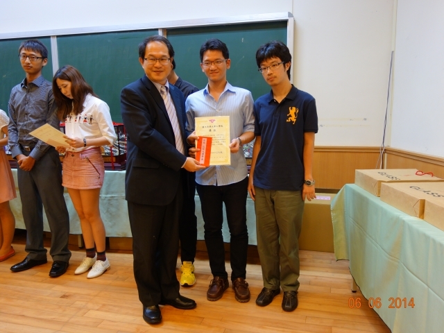 Prof. Cheng-Hsien Liu, Chief Excutive Officer of College of Engineering Industrial Liaison Program& students