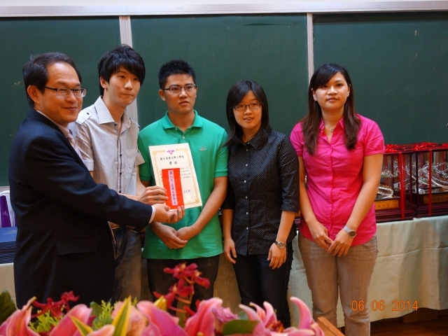 Prof. Cheng-Hsien Liu, Chief Excutive Officer of College of Engineering Industrial Liaison Program& students