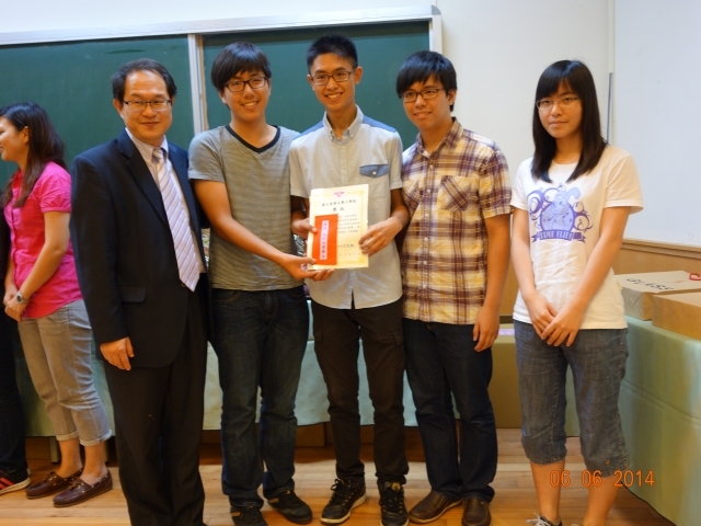 Prof. Cheng-Hsien Liu, Chief Excutive Officer of College of Engineering Industrial Liaison Program& students